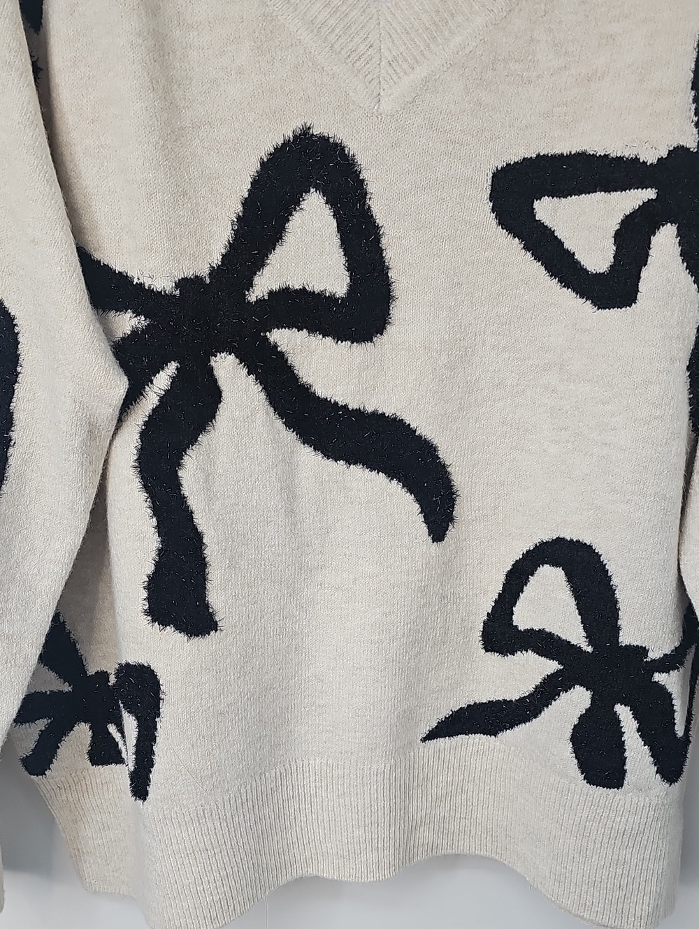 Express Cream w Black Glitter Bows Vneck Long Sleeve Sweater Sz:L Dainty - Picture 7 of 15